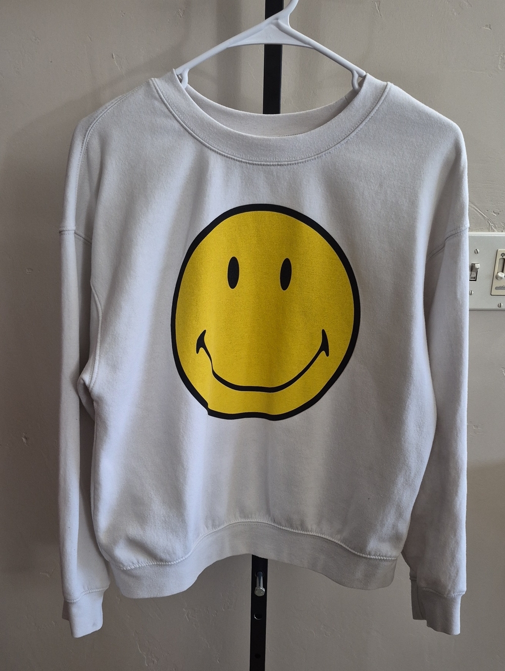 White Crewneck Boxy Sweatshirt with Yellow Smiley Graphic Size S